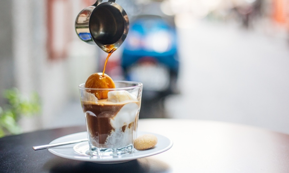 Koffie met vanille-ijs: een onweerstaanbare koffietraktatie